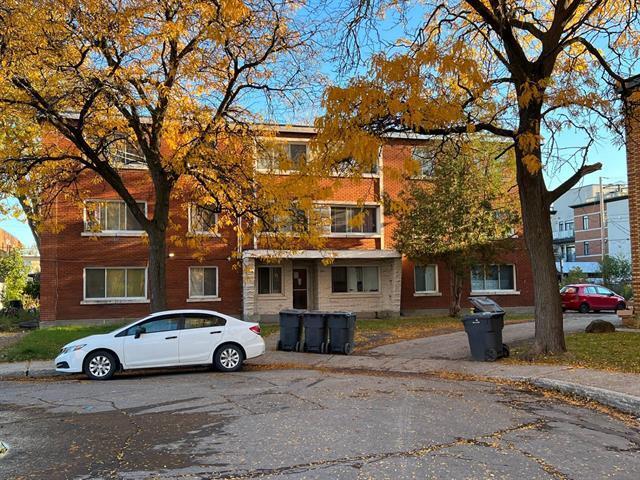 Primary Photo Of 12045 Rue Deschamps, Montréal Multifamily For Sale