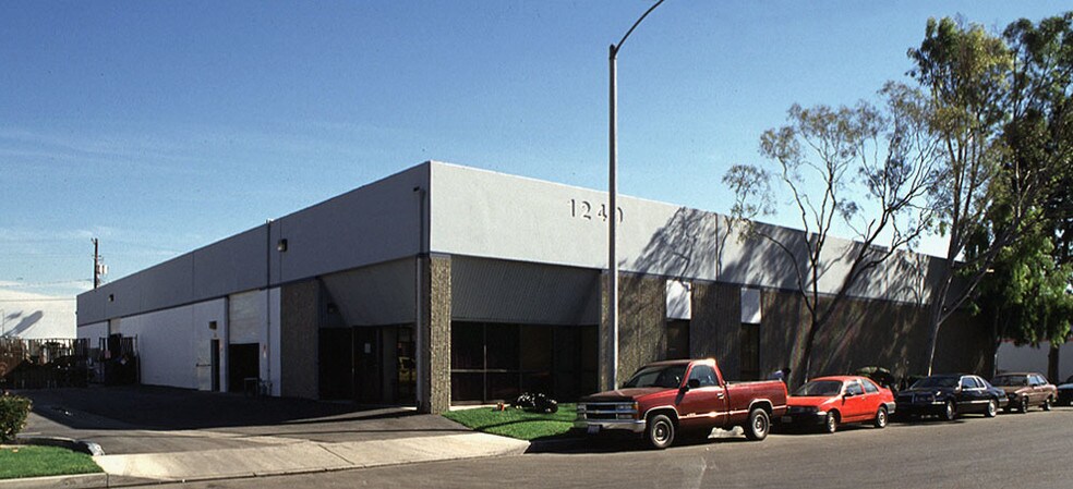 More Photos Of 1240 N Grove St, Anaheim Warehouse For Lease