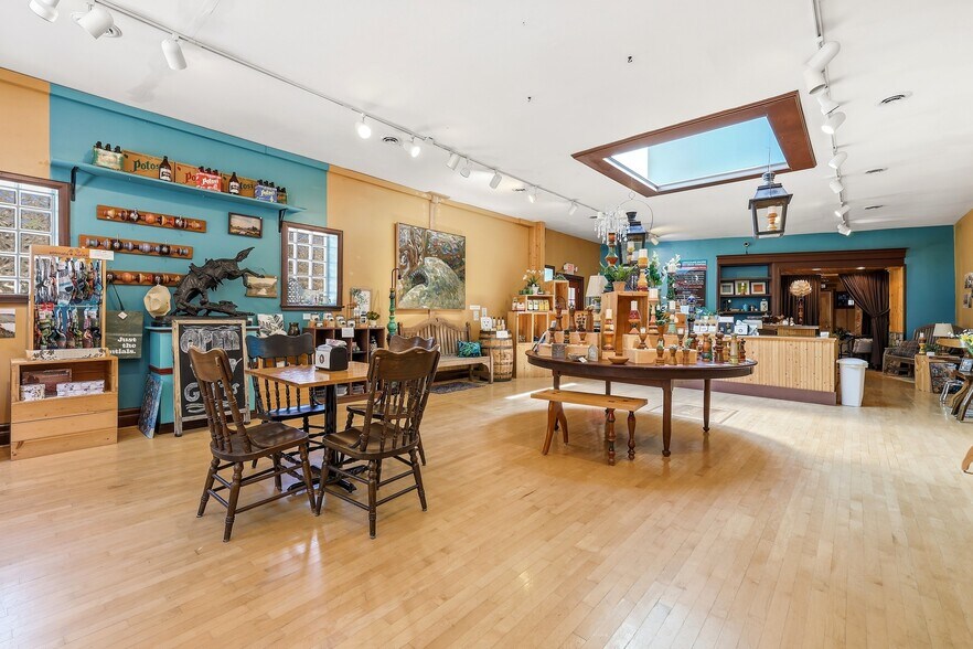 More Photos Of 196 S Main St, Potosi General Retail For Sale