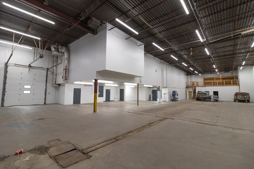 More Photos Of 3501 23rd St NE, Calgary Warehouse For Lease