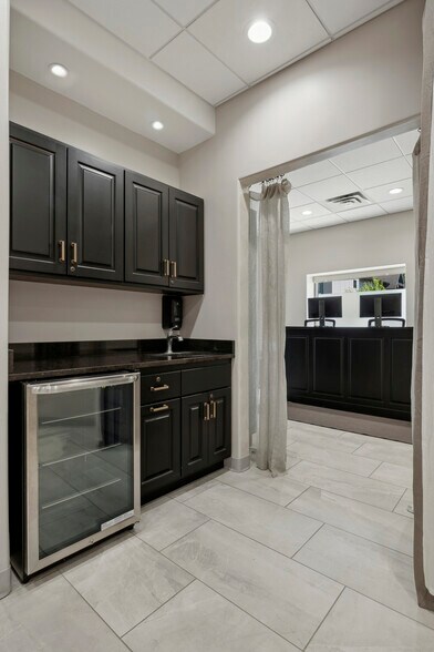 More Photos Of 4420 Valley View Rd, Edina Office For Lease