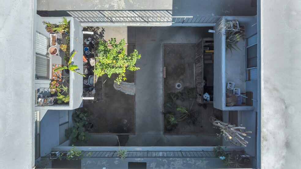 More Photos Of 13825 Vanowen St, Van Nuys Apartments For Sale