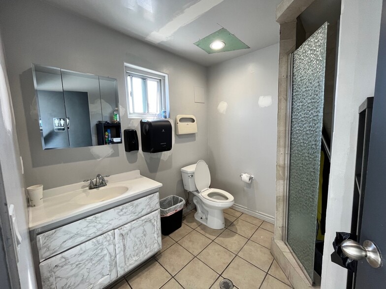 More Photos Of 23601 Avalon Blvd, Carson Storefront Retail Office For Lease