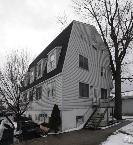 More Photos Of 1 Village Plz, Kings Park Office For Lease