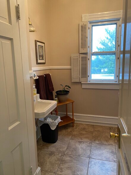 More Photos Of 823 W Fifth St, Winston-Salem Office For Lease