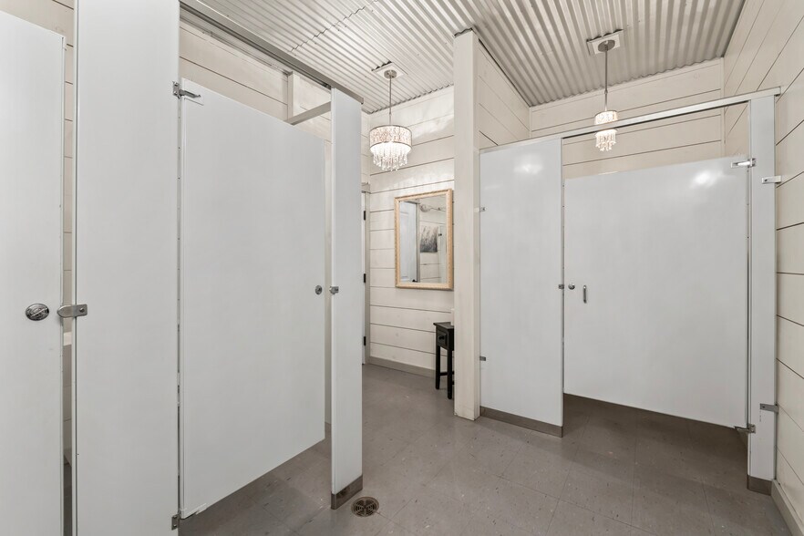 More Photos Of 10 Leeds Junction Rd, Leeds Winery Vineyard For Sale