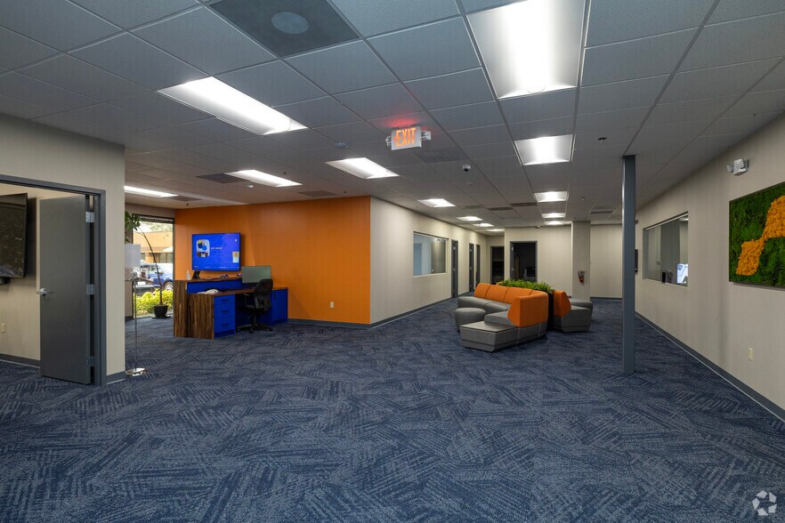 More Photos Of 10500 University Center Dr, Tampa Light Distribution For Lease