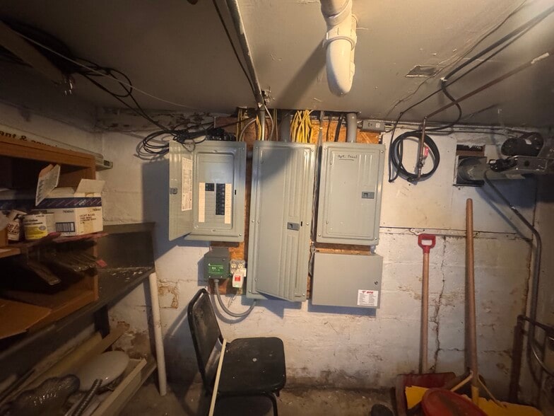 More Photos Of 1705 Columbus Ave, Bay City Restaurant For Sale