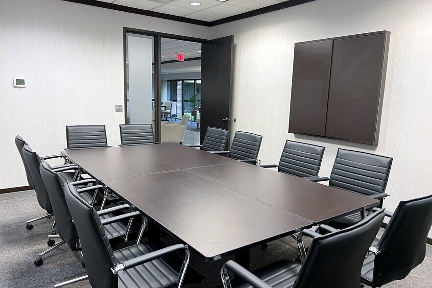 More Photos Of 7 W Square Lake Rd, Bloomfield Hills Coworking Space