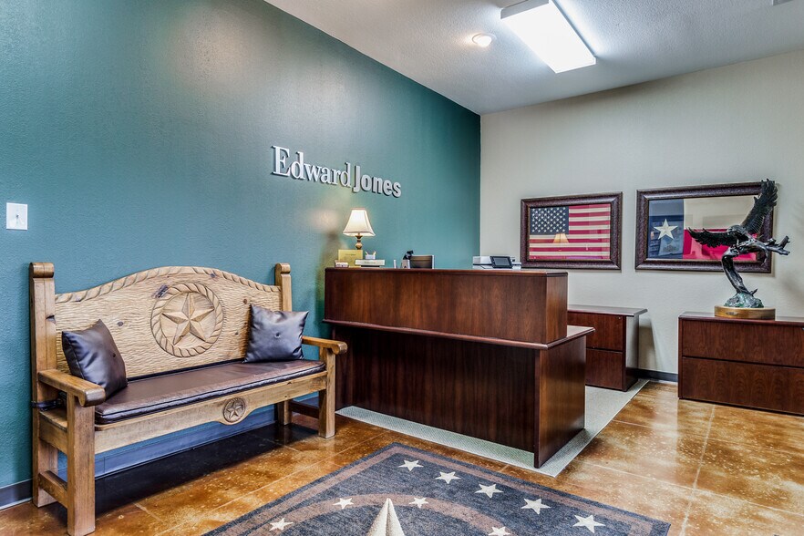 More Photos Of 230 E Ovilla Rd, Red Oak Office For Lease