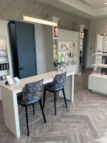 More Photos Of 1624 W Main St, Franklin Storefront Retail Office For Sale