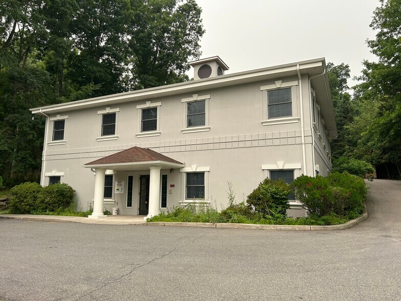 More Photos Of 526 Independence Rd, East Stroudsburg Medical For Sale