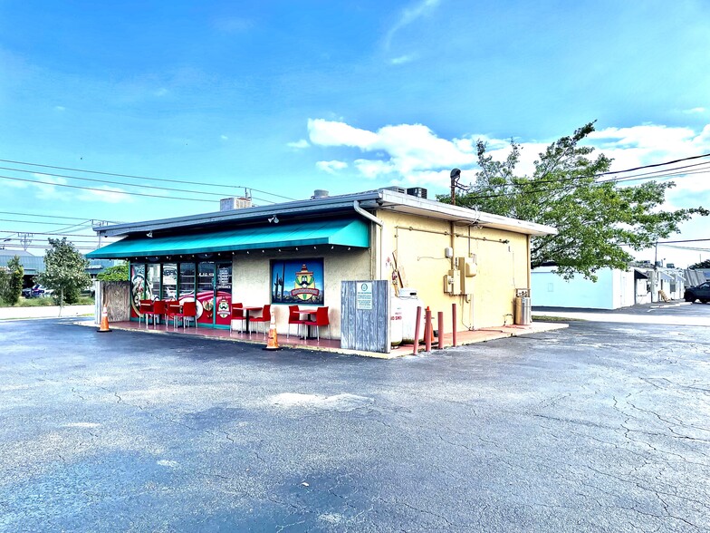 Primary Photo Of 3701 N Andrews Ave, Oakland Park Restaurant For Sale
