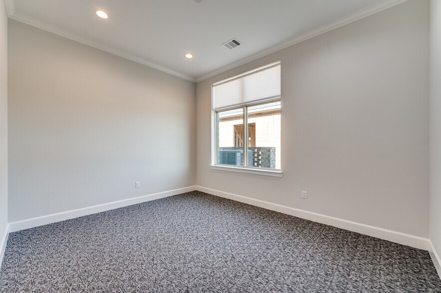 More Photos Of 1630 W Prosper Trl, Prosper Unknown For Lease