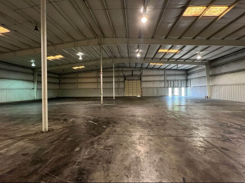 More Photos Of 1033 Springfield Rd, High Point Warehouse For Lease
