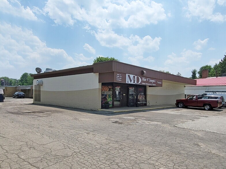 More Photos Of 137 Main St E, Girard Restaurant For Sale