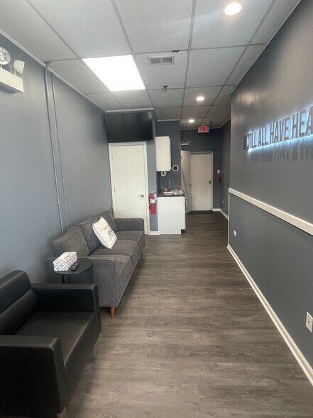 More Photos Of 17716 Oak Park Ave, Tinley Park Office For Sale