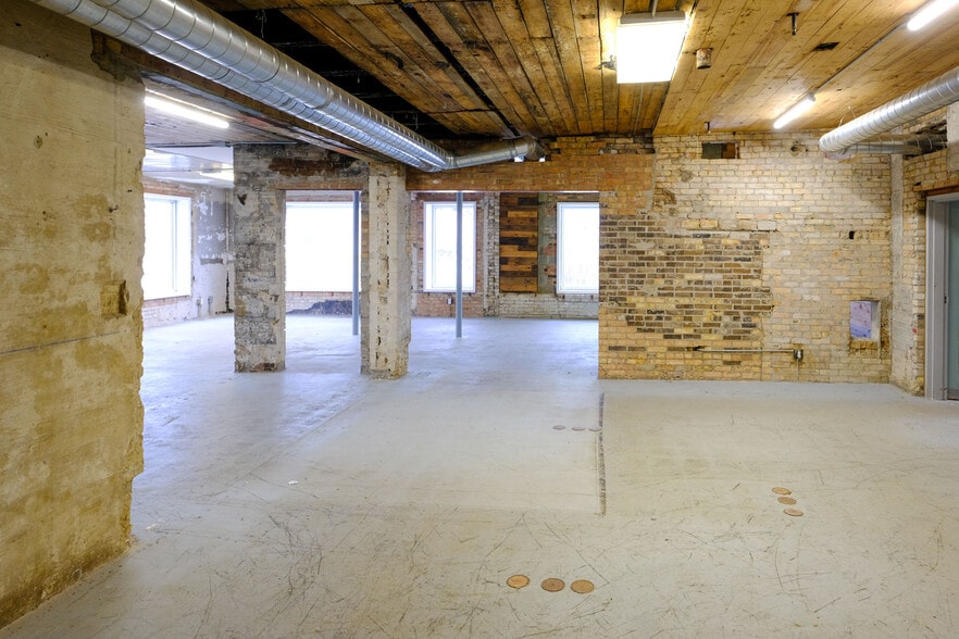 More Photos Of 408 W Main St, Benton Harbor Freestanding For Lease