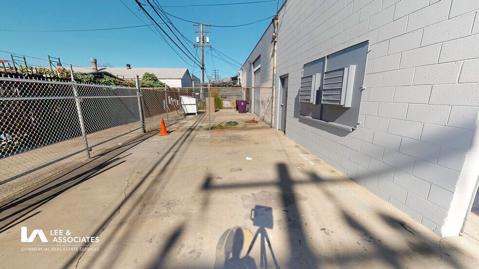 More Photos Of 1481-1493 Cota Ave, Long Beach Warehouse For Lease