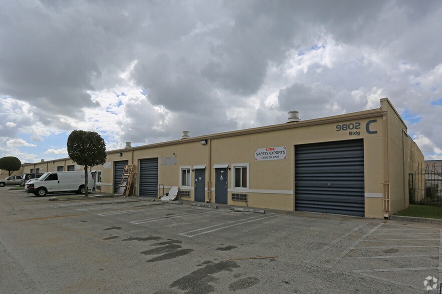More Photos Of 9802 NW 80th Ave, Hialeah Warehouse For Lease