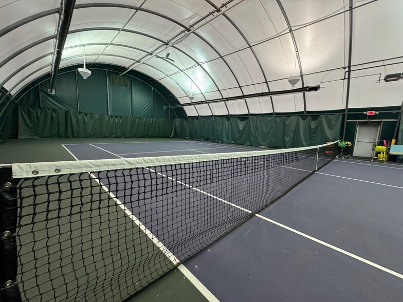 More Photos Of 80 Commercial Way, Springboro Sports And Entertainment For Sale