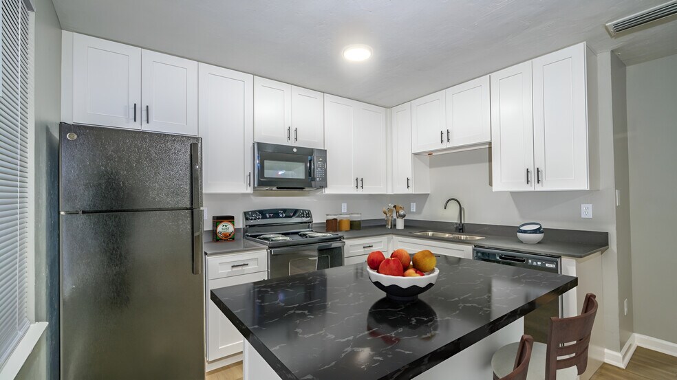 More Photos Of 1533 S Bronough St, Tallahassee Apartments For Sale