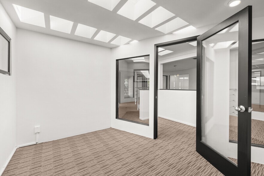 More Photos Of 1350-1352 Abbot Kinney Blvd, Venice Loft Creative Space For Lease