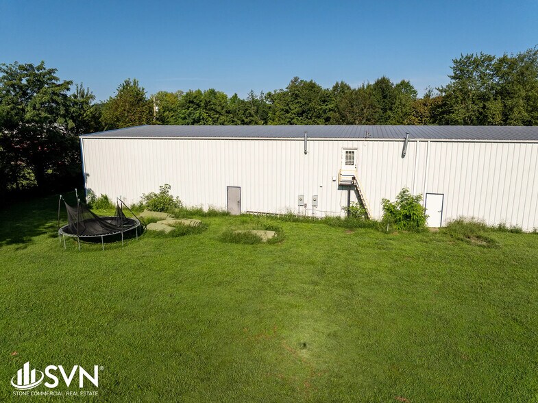 More Photos Of 106 Meigs Ln, Junction City Light Distribution For Sale