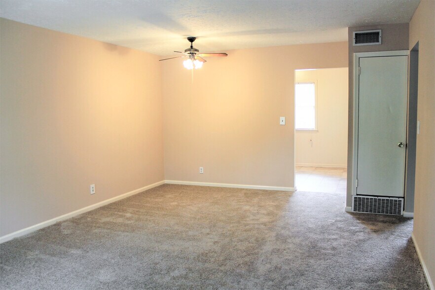 More Photos Of 3201 Commander Dr, Louisville Apartments For Sale