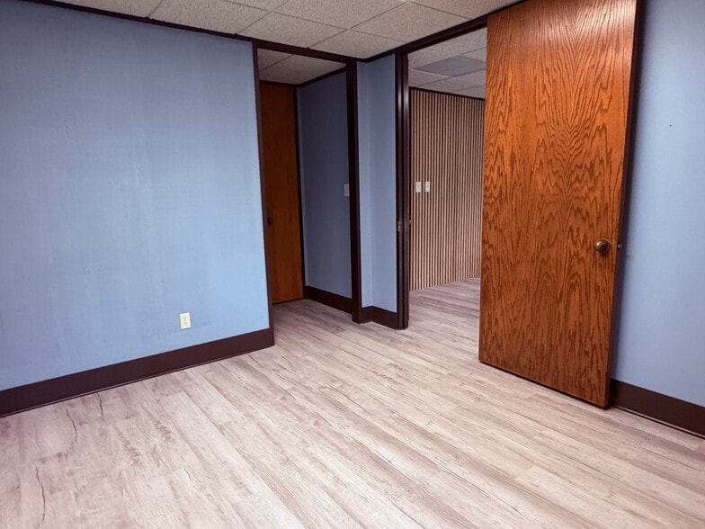 More Photos Of 3721 W Market St, Greensboro Office For Lease
