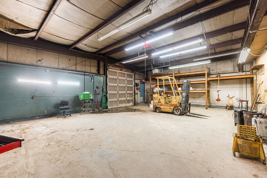 More Photos Of 560 S River St, Batavia Warehouse For Sale