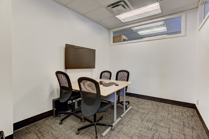 More Photos Of 510 Boul Saint-Laurent, Montréal Loft Creative Space For Sale