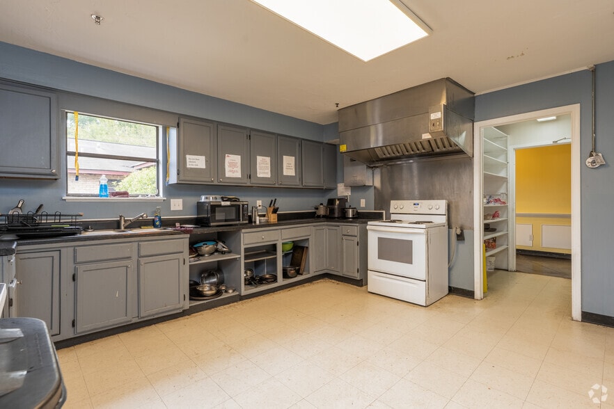 More Photos Of 1612 5th Ave N, Bessemer Medical For Sale