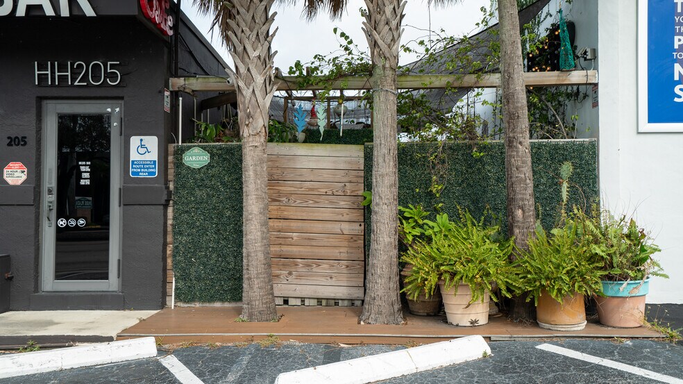 More Photos Of 201-205 NE 31st St, Oakland Park Restaurant For Lease