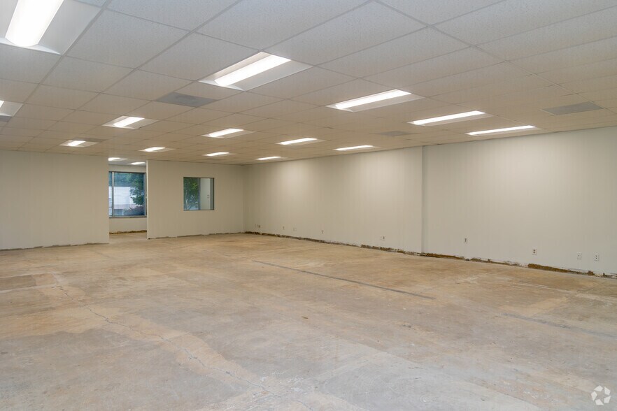 More Photos Of 5100 Reagan Dr, Charlotte Unknown For Lease