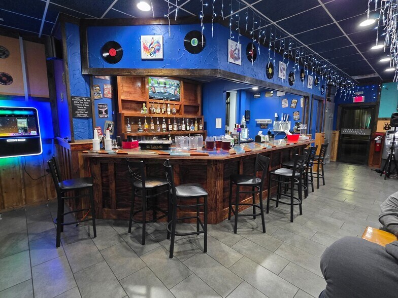 More Photos Of 4329 George Washington Memorial Hwy, Hayes Restaurant For Sale
