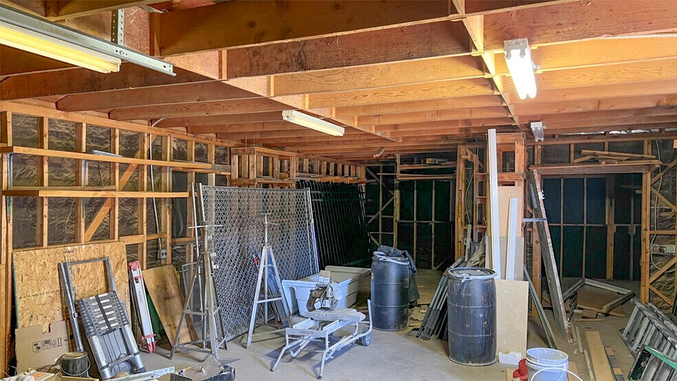 More Photos Of 958 W Main St, Mesa Flex For Lease