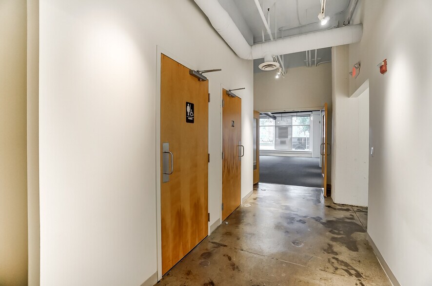 More Photos Of 20 E Central Pky, Cincinnati Office Residential For Lease