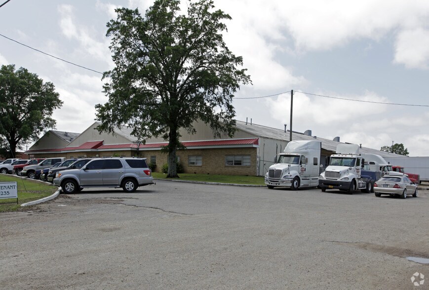More Photos Of 6235 Cockrum St, Olive Branch Warehouse For Lease