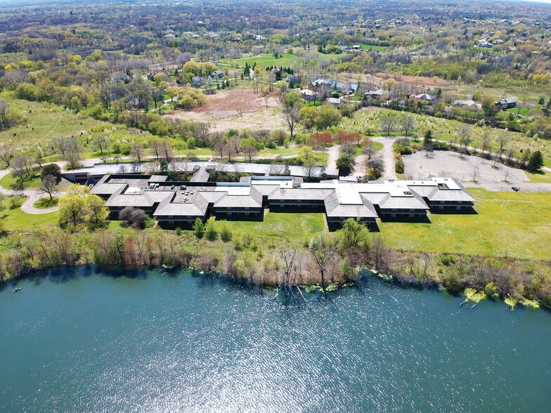 More Photos Of 3890 Salem Lake Dr, Long Grove Office For Sale