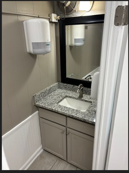 More Photos Of 4877 N Graytown Rd, Converse Warehouse For Lease