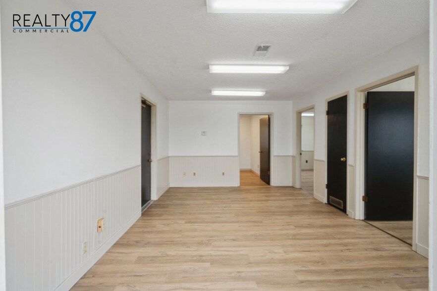 More Photos Of 1620 W Post Rd SW, Cedar Rapids Warehouse For Sale