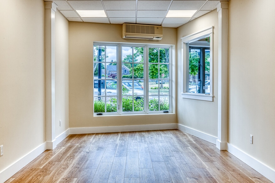 More Photos Of 126-130 N Main St, East Hampton Office For Lease