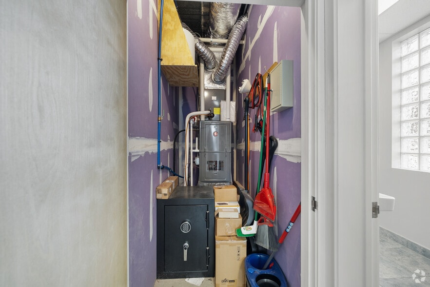More Photos Of 252-262 Depot Rd, Milford Light Distribution For Lease
