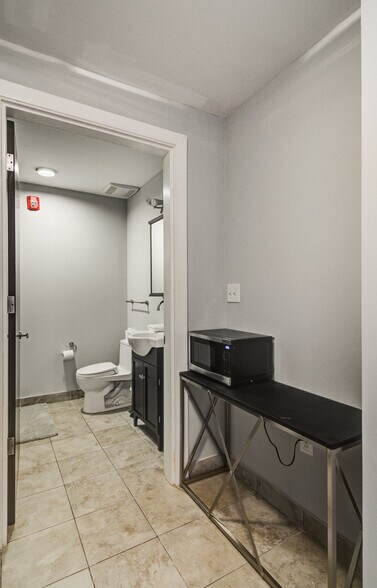 More Photos Of 487 King St, Charleston Loft Creative Space For Sale