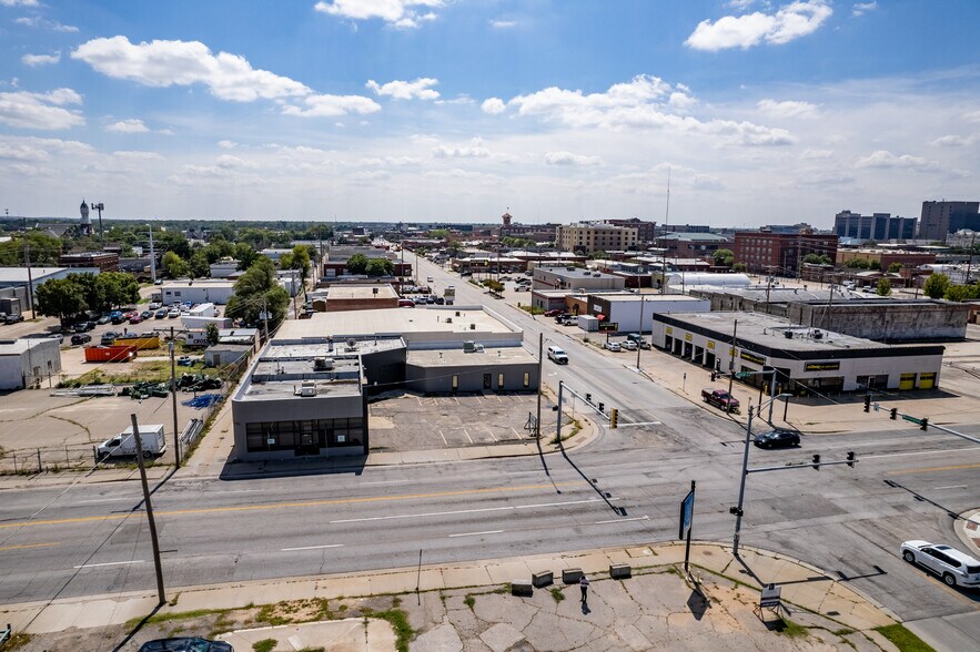 More Photos Of 1001 E Central Ave, Wichita Light Distribution For Lease