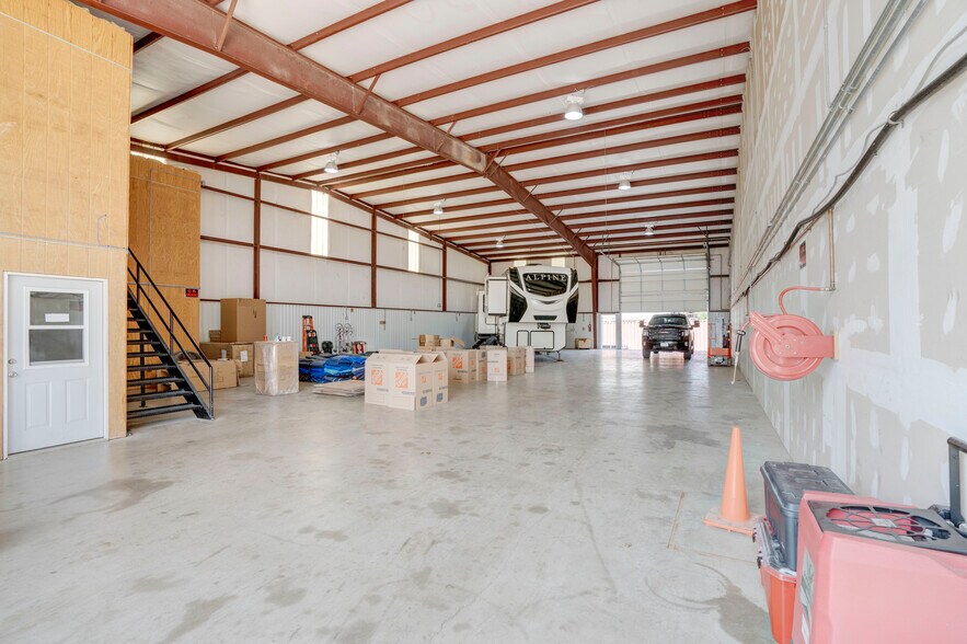 More Photos Of 11578 Airway Blvd, Roanoke Warehouse For Sale