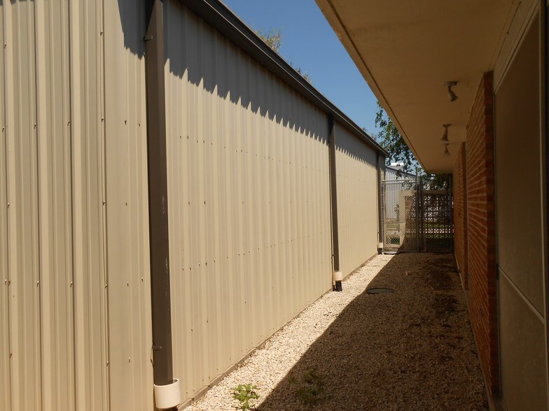 More Photos Of 301 W 44th St, Corpus Christi Manufacturing For Sale