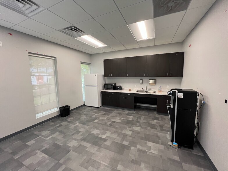 More Photos Of 5750 Stratum Dr, Fort Worth Medical For Sale