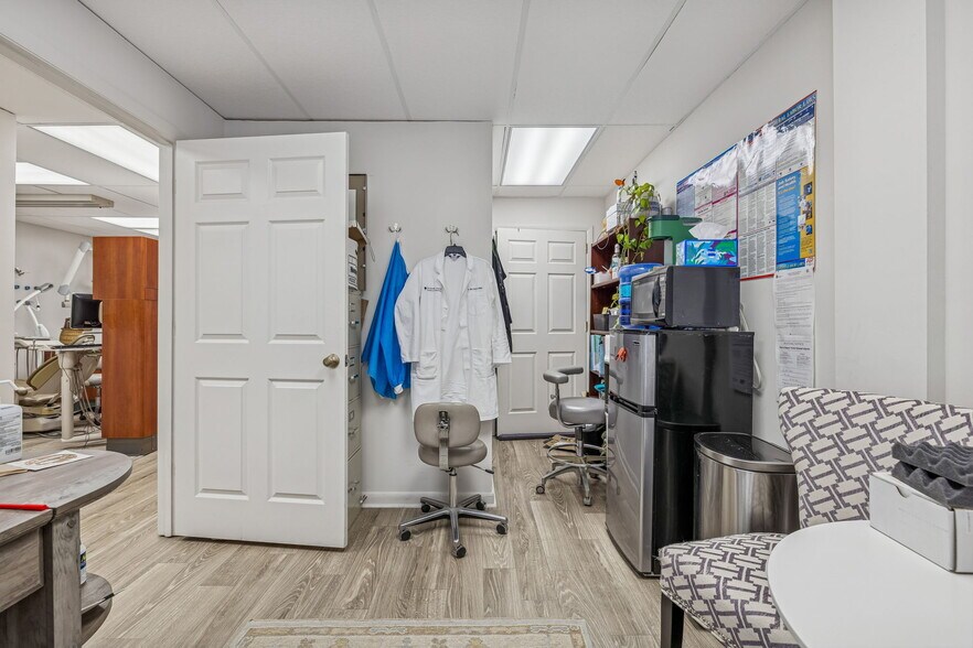 More Photos Of 165 Belle Forest Cir, Nashville Office For Sale